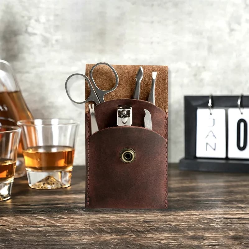 Style Q1003 crazy horse top-grain leather scissors storage pouch feature overview; tools shown are not included